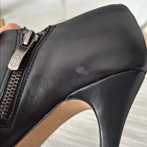 Elegant Vince Camuto Black Leather Stiletto Ankle Booties - Picture 10 of 11